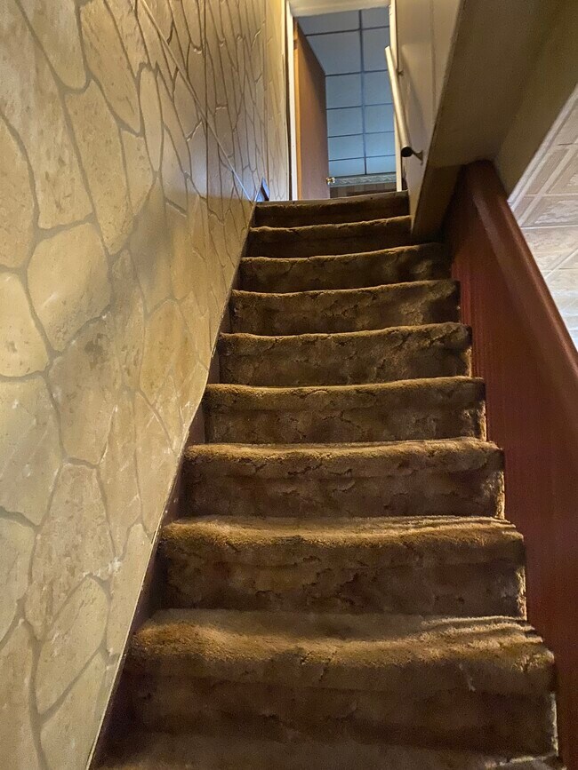 Photo - 334 E 5th St