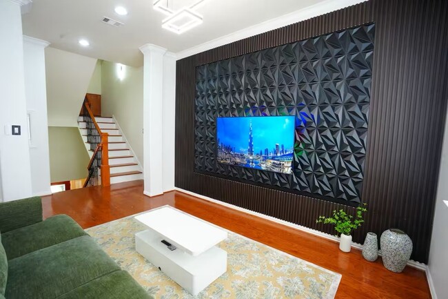 Photo - 5625 Dolores St