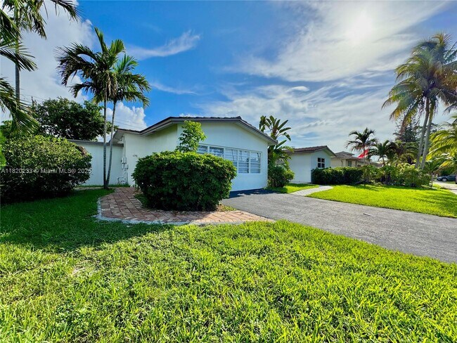 Photo - 4905 Harrison St