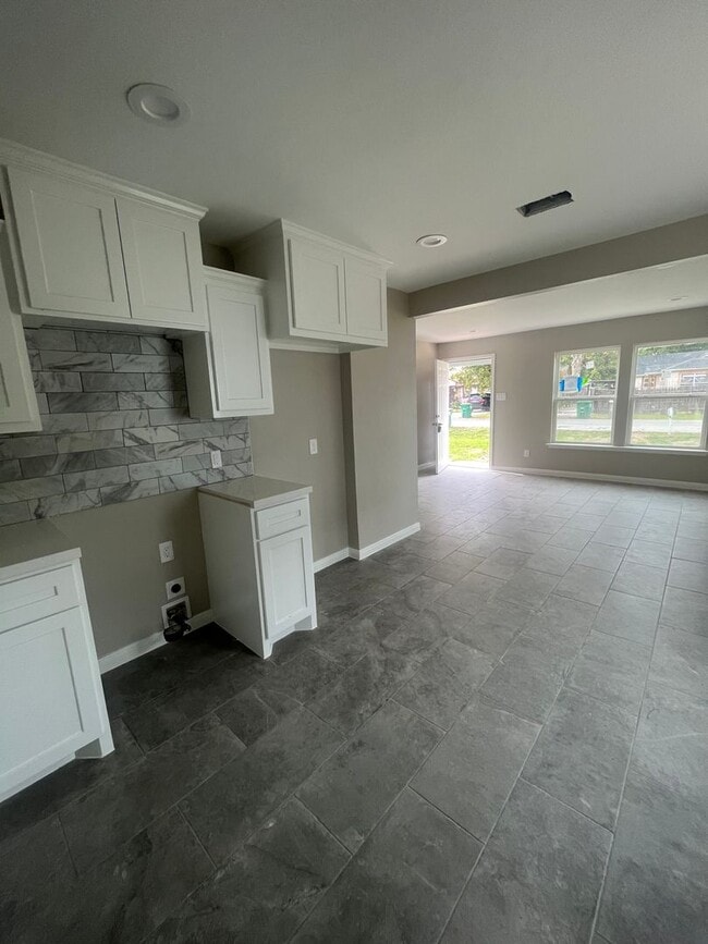 Photo - Beautifully Renovated 2 Bedroom Home for Lease