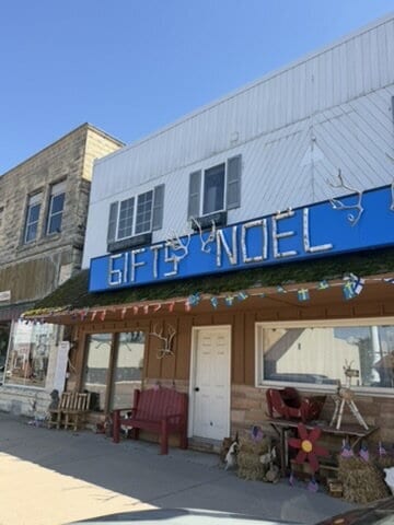Building Photo - Available Now!! 1 Bedroom, 1 Bathroom Apartment For Rent Downtown Osseo with A View! Unit 1
