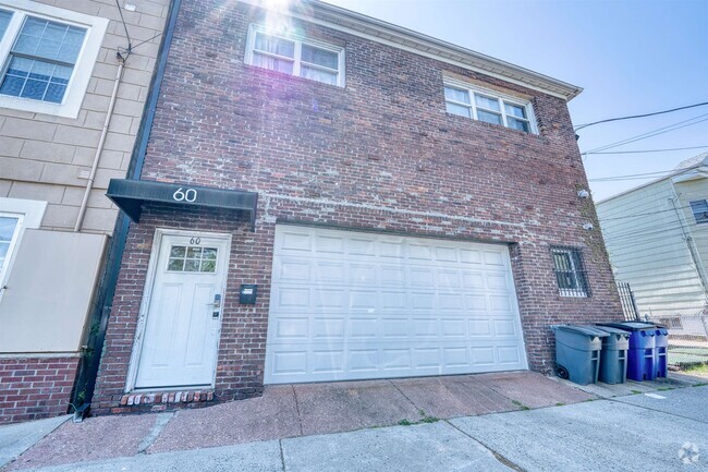 Building Photo - 60 W 8th St Unit 1 Rental