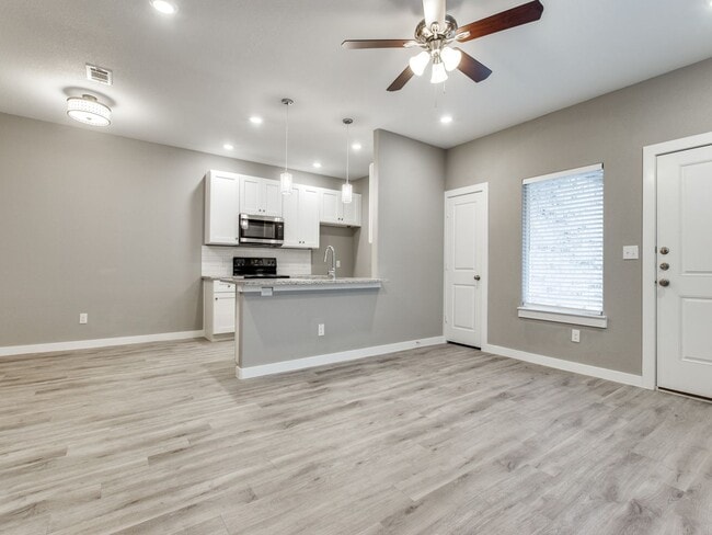 Photo - 3205-3207 Karen St