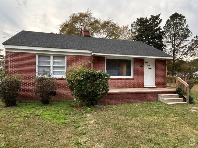 Building Photo - 3 Bedroom House