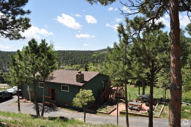 Building Photo - Great House in North Evergreen!