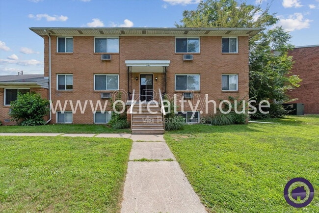 Building Photo - 1733 Christian Ave Unit 2