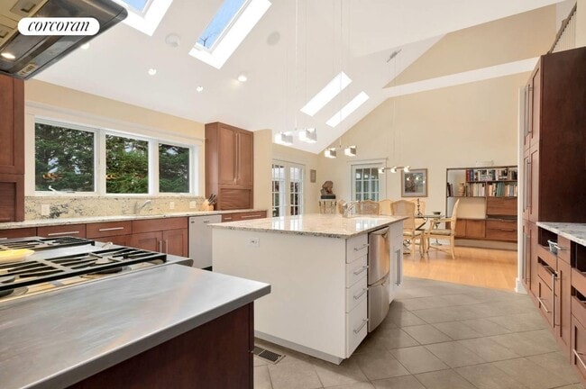 Photo - 55 White Oak Ln