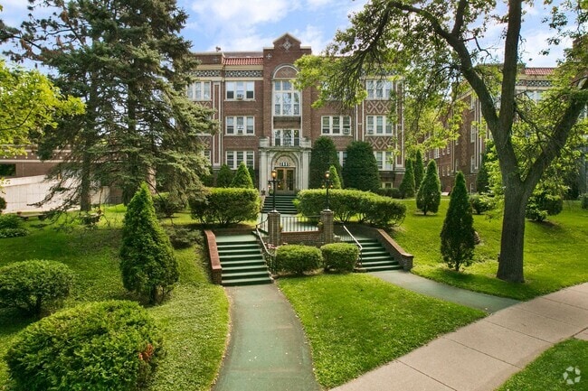 Building Photo - Calhoun Beach Apartments