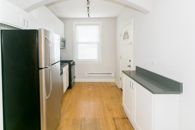 Photo - 2329 N Rockwell St Unit B2
