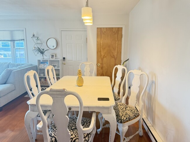 Open floor plan of dining area and living room - 157 1/2 Kings Hwy Unidad L