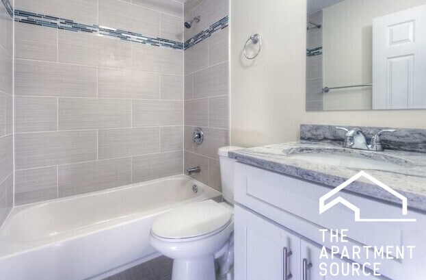 1302 N Greenview Ave Unit 2R