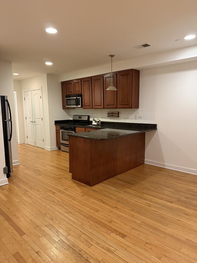 Photo - 1038 W Waveland Ave Unit G