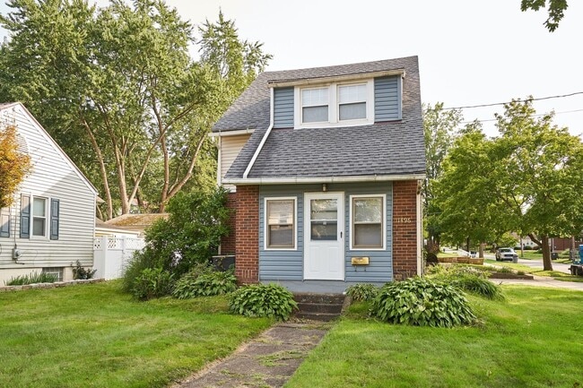 Renovated 3 bedroom 2 Bath home in Goodyea... - Renovated 3 bedroom 2 Bath home in Goodyea...