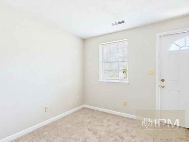 Photo - Charming York Township 3 Bedroom Condo | Attached Garage & Central Air!!