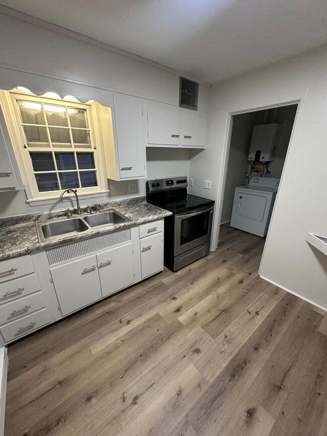 Photo - 2629 Dodge Ave