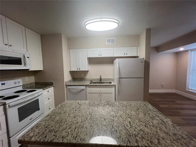 Photo - 2472 Picnic St