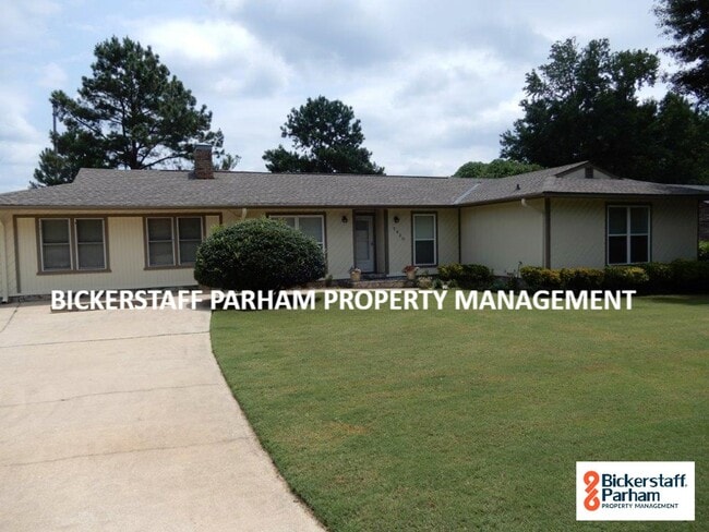 4 Bedroom 2 Bath Located Off Of Double Chu... - 4 Bedroom 2 Bath Located Off Of Double Chu... House