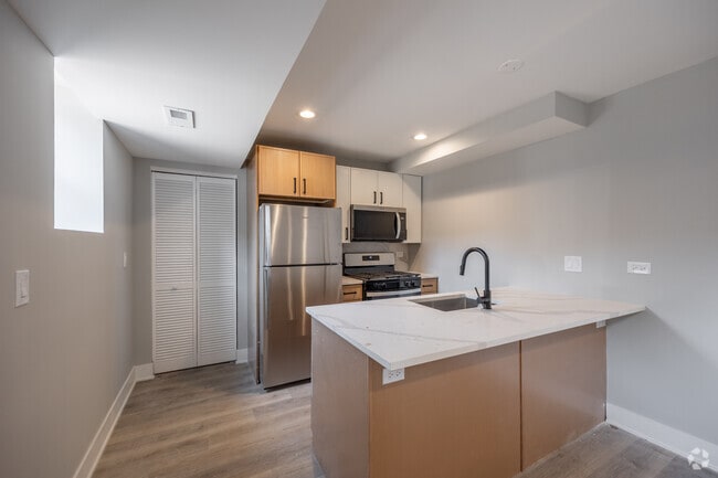 Building Photo - 3144 W Fullerton Ave Unit G Rental