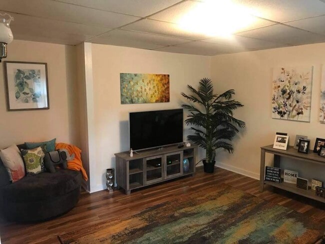 Building Photo - 2 Broadway Unit Apt 1