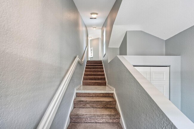 Photo - 2 BEDROOM CONDO AVAILABLE ASAP IN CALUSA BAY!!!