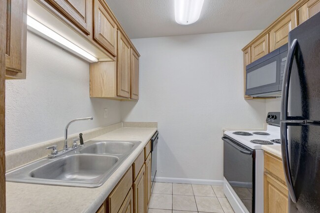 Building Photo - Lakeview Apartments