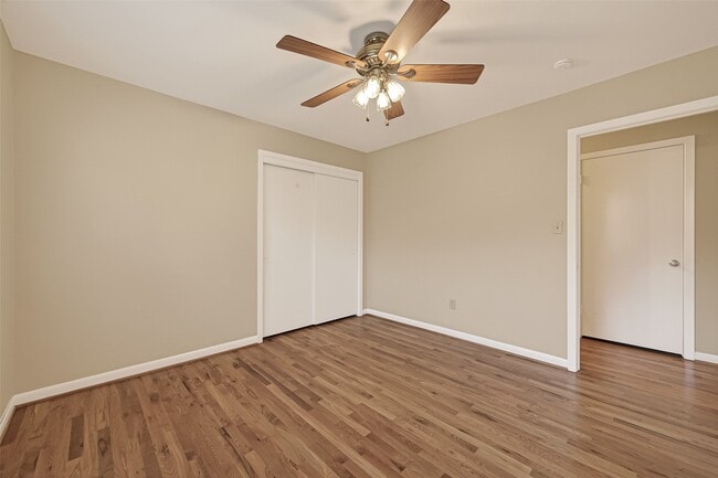 Photo - 5646 Hazen St