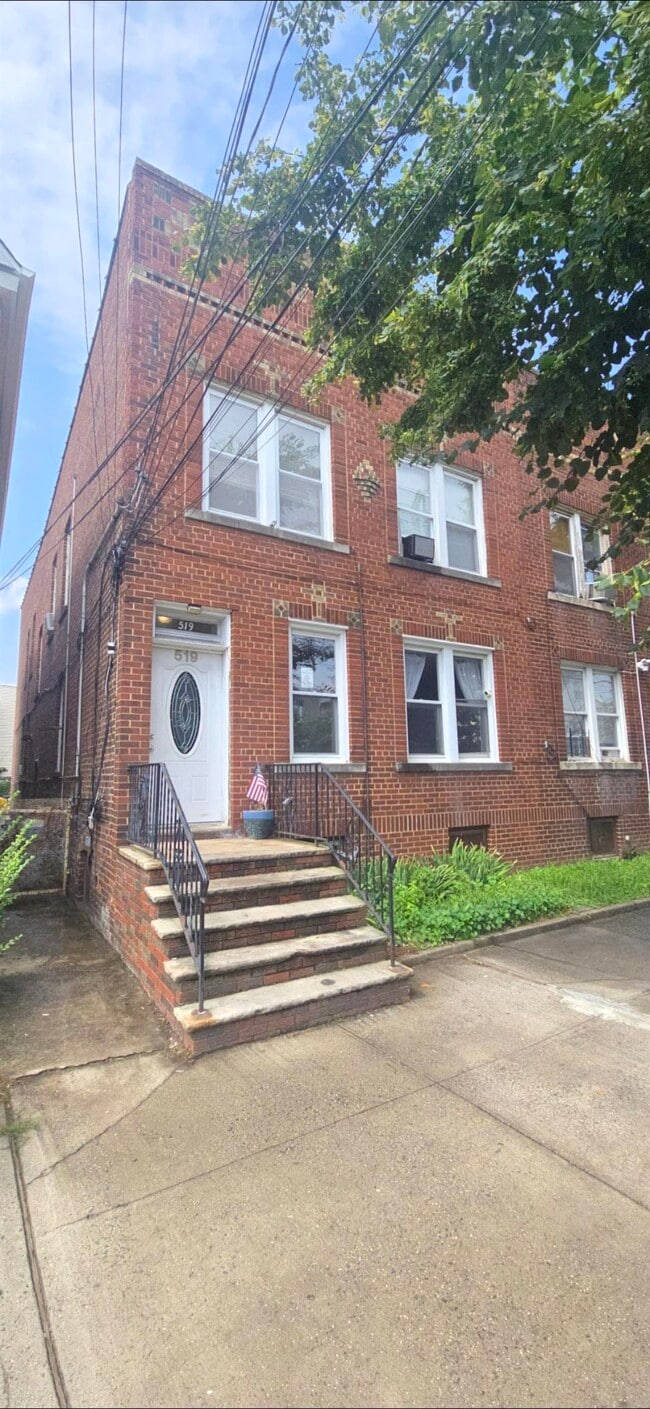 Building Photo - 519 Avenue A Unit 1