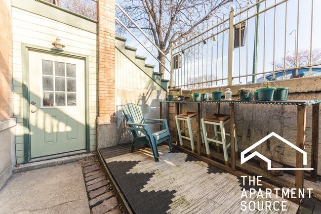Photo - 1530 N Greenview Ave Unit 1f