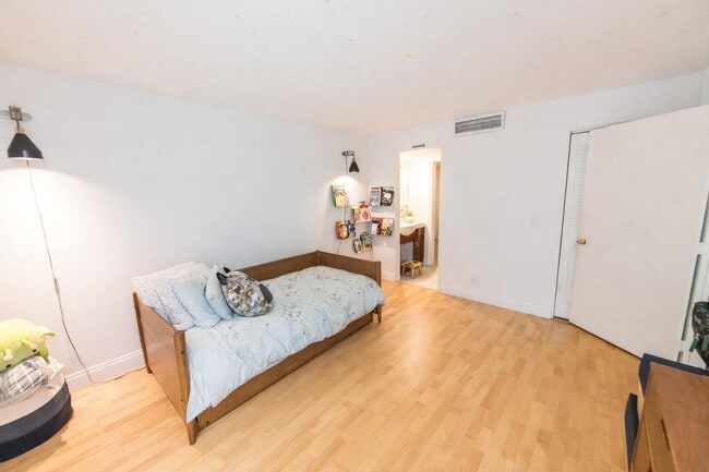 Photo - 501 SW 11th Pl