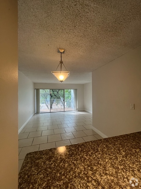 Building Photo - 9351 Fontainebleau Blvd Unit B202 Rental
