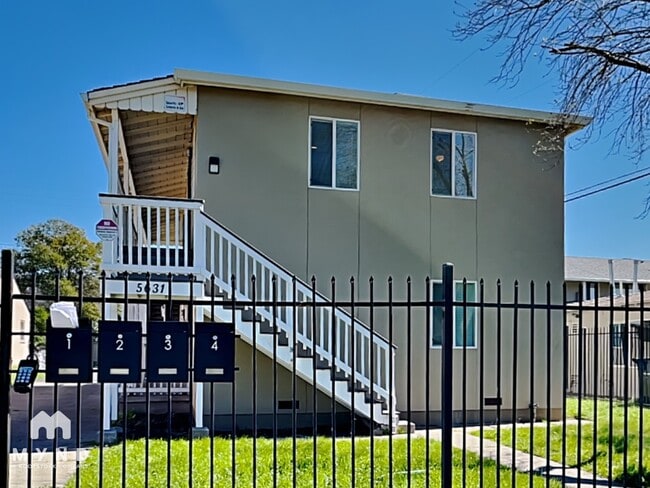 Building Photo - 5631 53rd St
