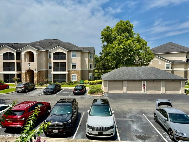 Building Photo - 940 Village Trail Unit 8-205