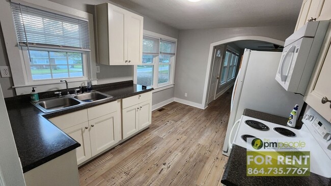 Photo - Remodeled 3/2 ready for new tenants.