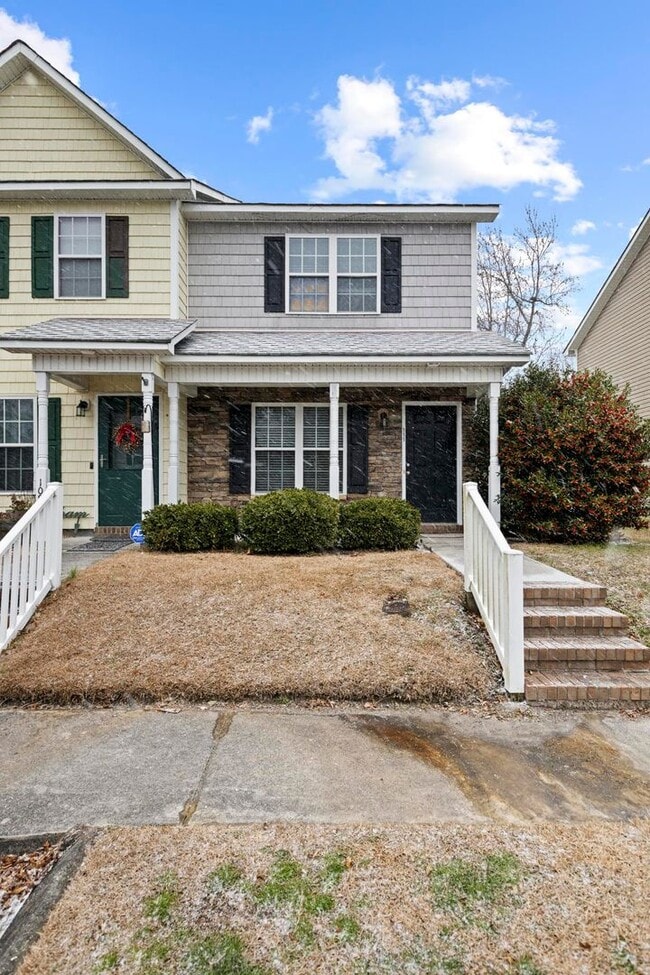 Building Photo - Adorable townhome with beautiful upgrades!
