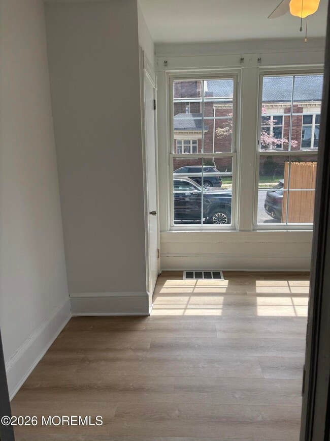 Building Photo - 68 Maple Ave Unit Rear