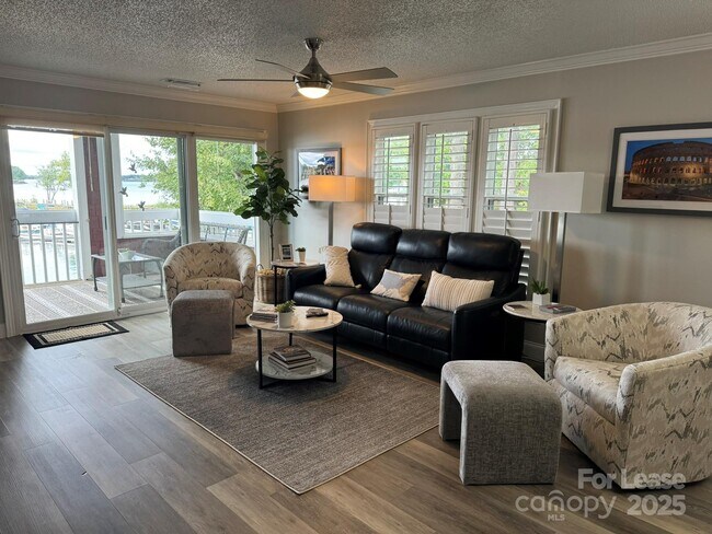 Photo - 871 Southwest Dr