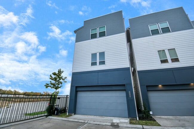 Photo - 1905 Maury St