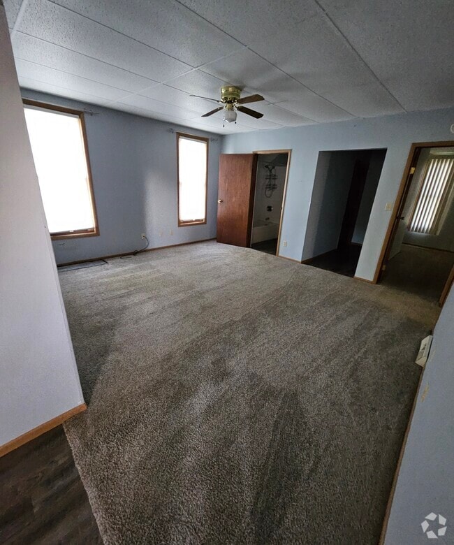 Building Photo - 187 E Gilson Ave Unit 187 Gilson- Lower Rental