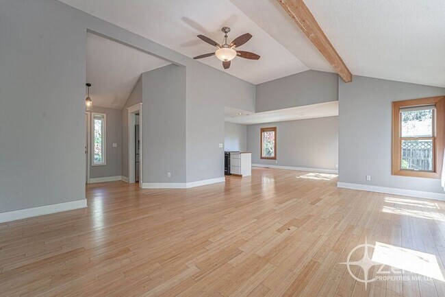 Photo - 2819 NE 54th St