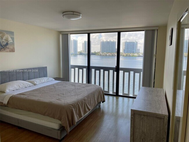 Photo - 17900 N Bay Rd Unidad 603 Rental