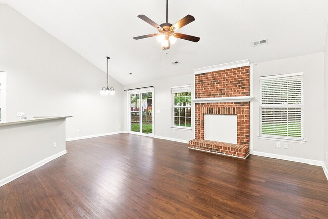 13113 Peacock Ln