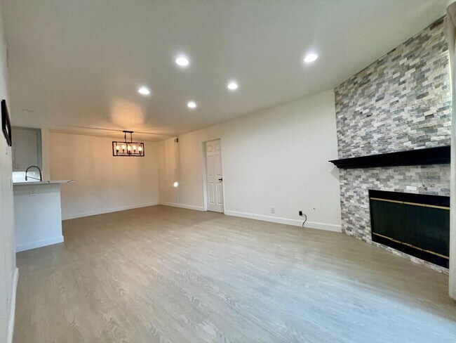 Photo - 11517 Fury Ln Unidad 1