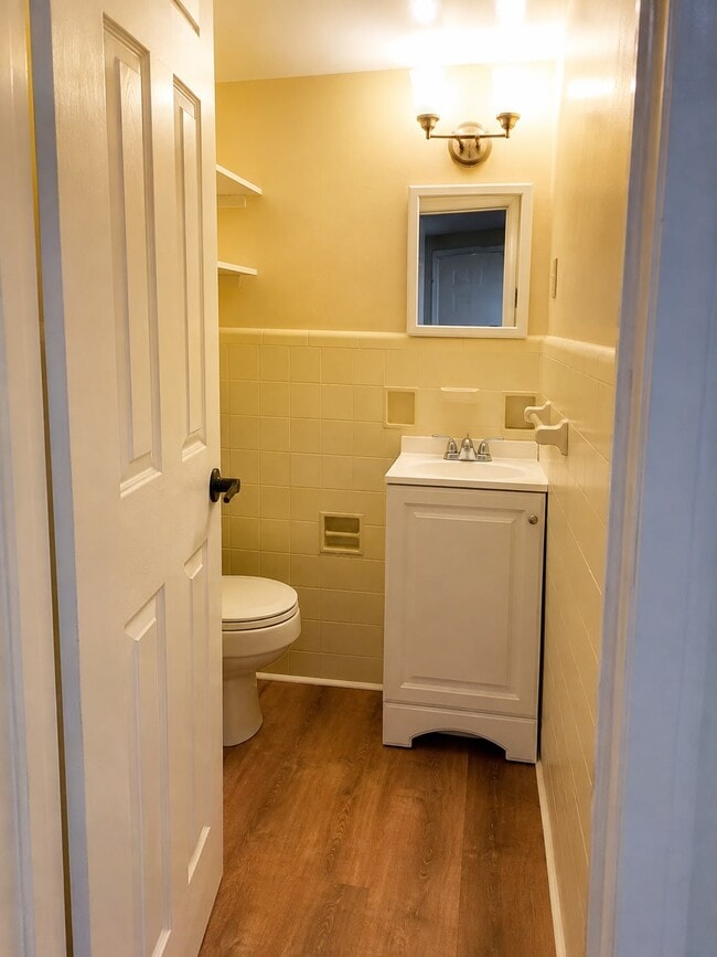 Building Photo - 238 1/2 N 11th St Unit 3