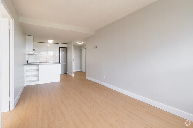 2BR, 1BA - 719SF - Living