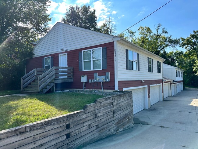 Building Photo - 3105 W Michigan - 6 Bed/3 Bath Townhouse N... Unit 3105
