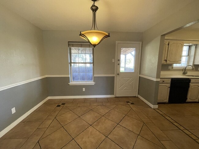 Photo - 113 Deerwood Ln