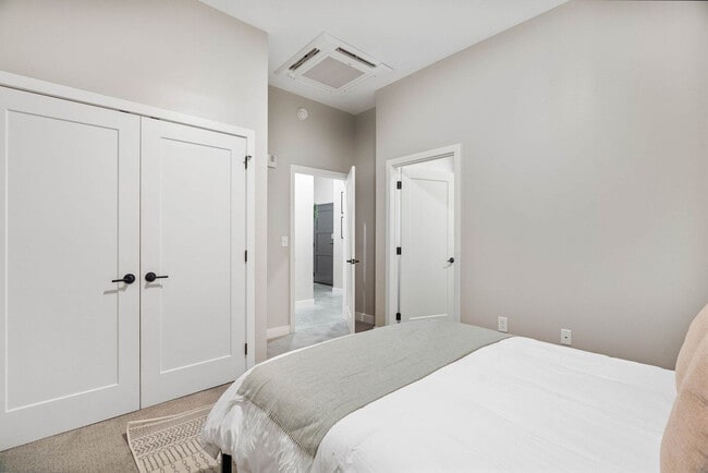 Photo - 205 W 4th St Unit ID1301565P