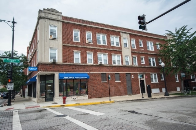 Building Photo - 1478 W Winnemac Ave Unit 2