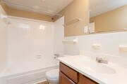 2BR, 1.5BA - 884SF