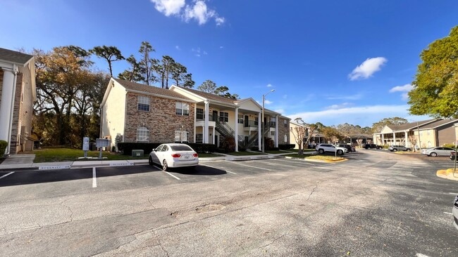 Photo - Stylish 2BR/2BA Condo in the Heart of Oviedo – Comfort, Convenience & Resort-Style Living! WASHER...